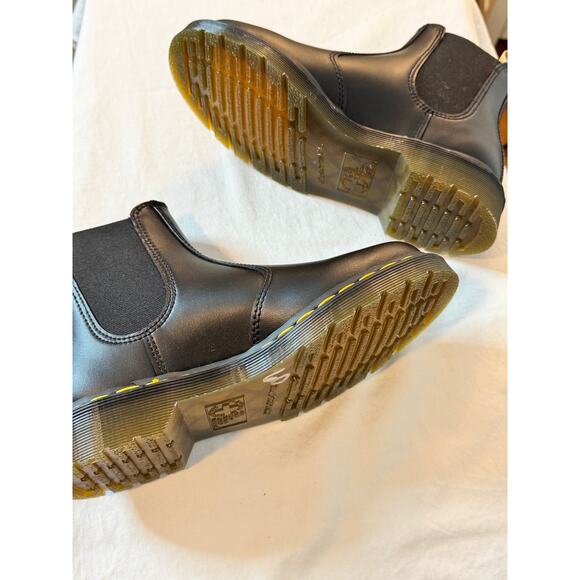 NEW-Dr Martens 2976 Chelsea Boots -Black Leather-Size 6W or 5M - Picture 8 of 15
